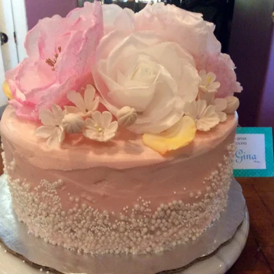 Pastel de chocolate blanco con betún de rosas 8 Pastel de chocolate blanco con betún de rosas