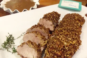 Lomo de puerco en costra de nuez con salsa de Mostaza