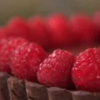 Tartaleta de frambuesa y chocolate obscuro