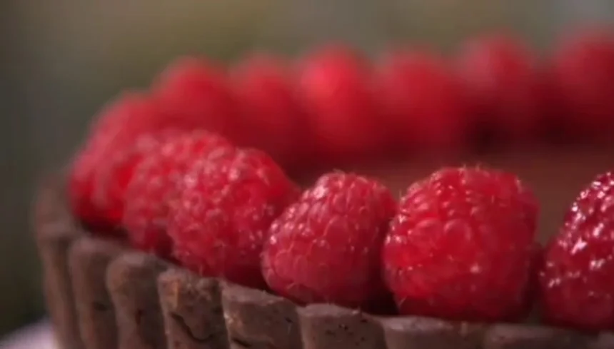 Tartaleta de frambuesa y chocolate obscuro