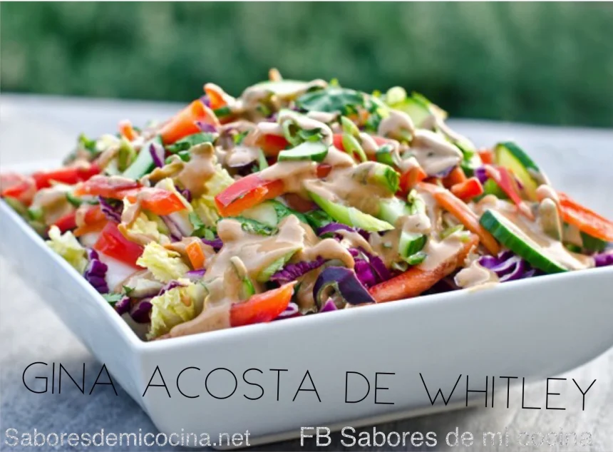 Ensalada Thai con aderezo de cacahuate