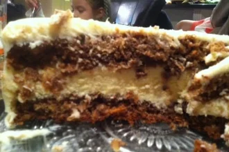 Pastel de Zanahoria Tropical con Pay de queso