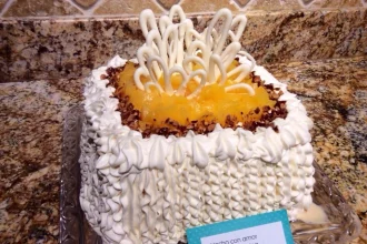 Pastel de duraznos con crema