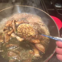 Medallones de Puerco en Salsa de Champiñones
