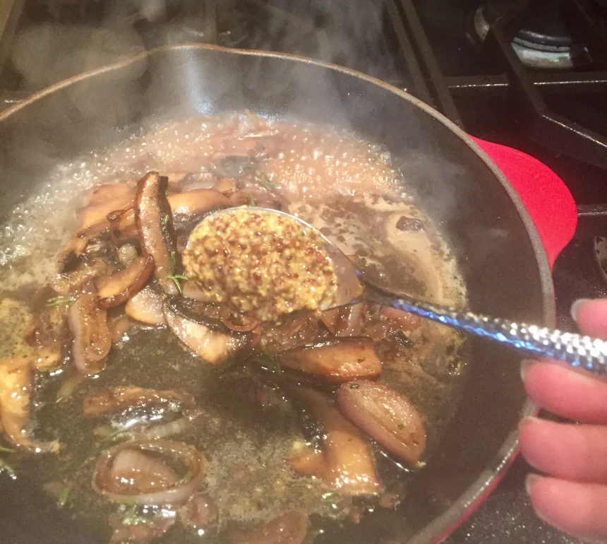Medallones de Puerco en Salsa de Champiñones