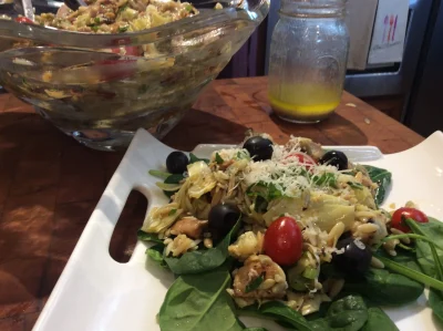 Ensalada de Orzo, Pollo, alcachofas y espinacas