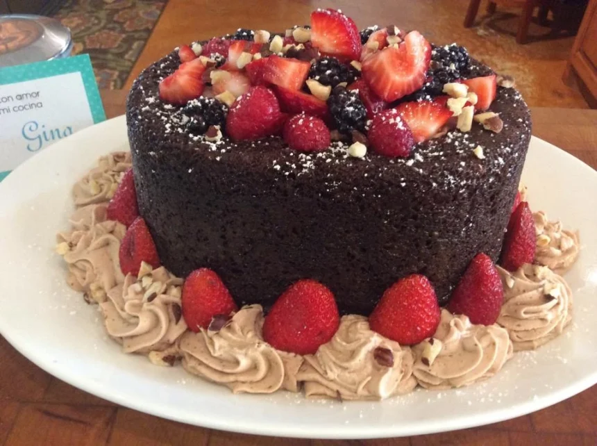 Pastel de Moka Avellana y frutos rojos