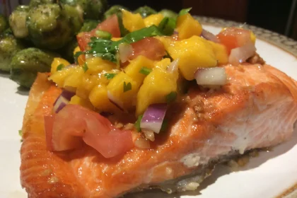 Trucha con pico de gallo de mango