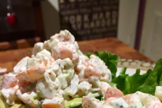 Aguacates rellenos de ensalada de Camarón