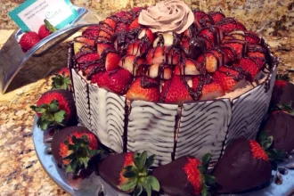 Pastel de Moka, Chocolate y Fresas
