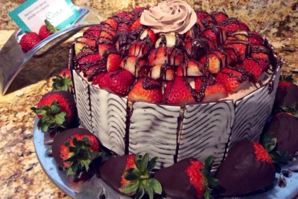 Pastel de Moka, Chocolate y Fresas