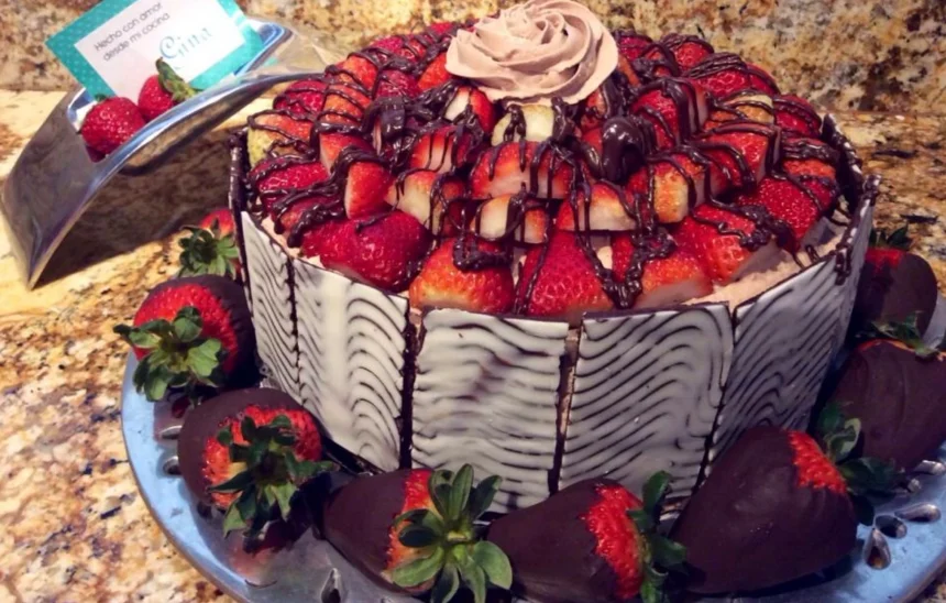 Pastel de Moka, Chocolate y Fresas