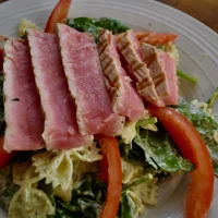 Ensalada con atún fresco