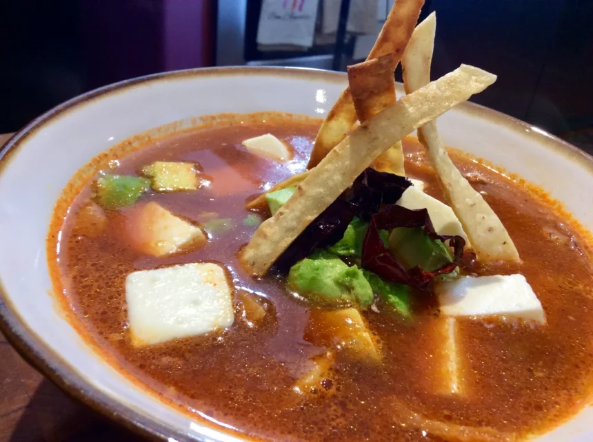 Sopa de Tortilla o Sopa Azteca
