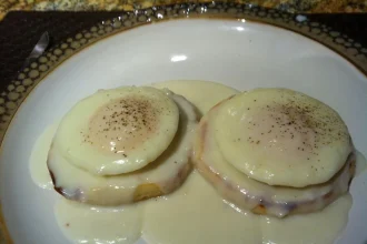 Huevos Benedictos
