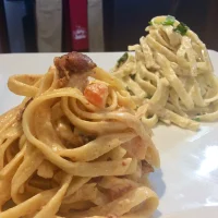 Fettucini de Chipotle y Tocino Vs. Fettucini de queso azul y ajo