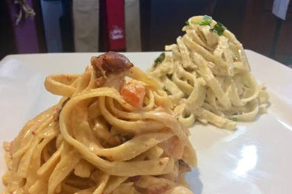 Fettucini de Chipotle y Tocino Vs. Fettucini de queso azul y ajo