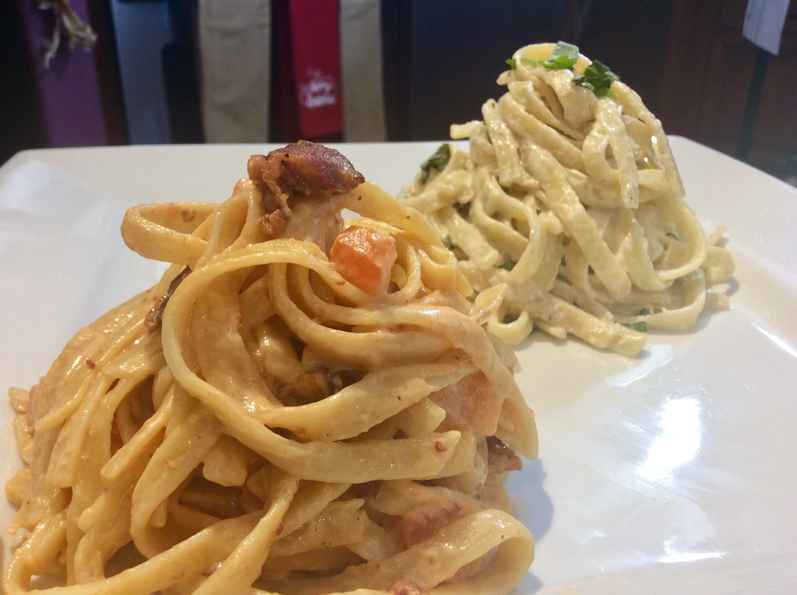 Fettucini de Chipotle y Tocino Vs. Fettucini de queso azul y ajo 1 Fettucini de Chipotle y Tocino Vs. Fettucini de queso azul y ajo