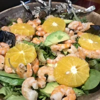 Ensalada con camarones y naranja