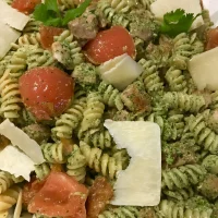 Ensalada de pasta con pesto de cilantro