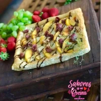 Tarta Rústica de Duraznos y Prociutto