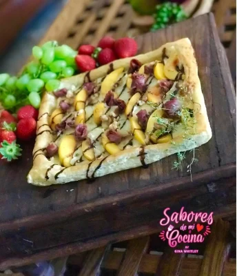 Tarta Rústica de Duraznos y Prociutto