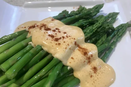 Espárragos con crema Holandesa