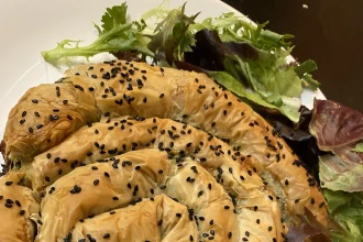 Pay de espinacas (spanakopita)