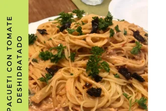 Espaguetti con salsa de tomate deshidratado
