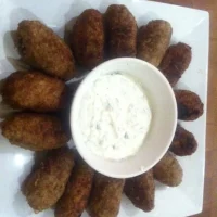 Kibbeh con salsa de yogurt con ajo 25 Kibbeh con salsa de yogurt con ajo