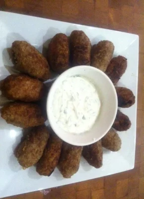 Kibbeh con salsa de yogurt con ajo 8 Kibbeh con salsa de yogurt con ajo