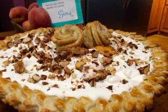 Pay de duraznos frescos con crema