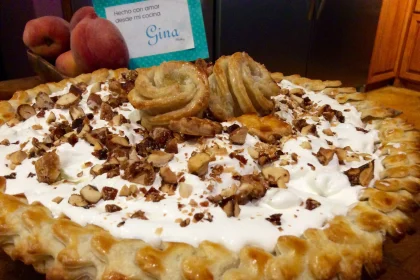 Pay de duraznos frescos con crema