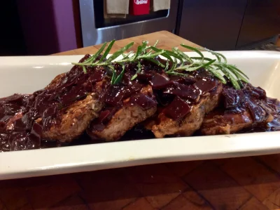 Medallones de Puerco en reducción de Vino Tinto 8 Medallones de Puerco en reducción de Vino Tinto