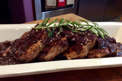 Medallones de Puerco en reducción de Vino Tinto 12 Medallones de Puerco en reducción de Vino Tinto