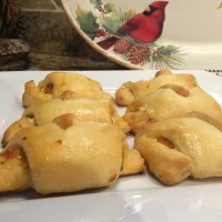 Croissants rellenos de salmón 23 Croissants rellenos de salmón frescos y dorados