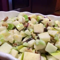 Tazón de ensalada de manzana fresca con yogurt griego
