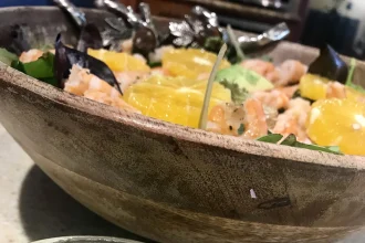 Ensalada con camarón y naranja