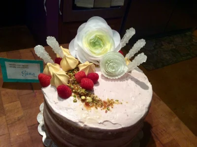 Pastel de Pistache con frambuesa