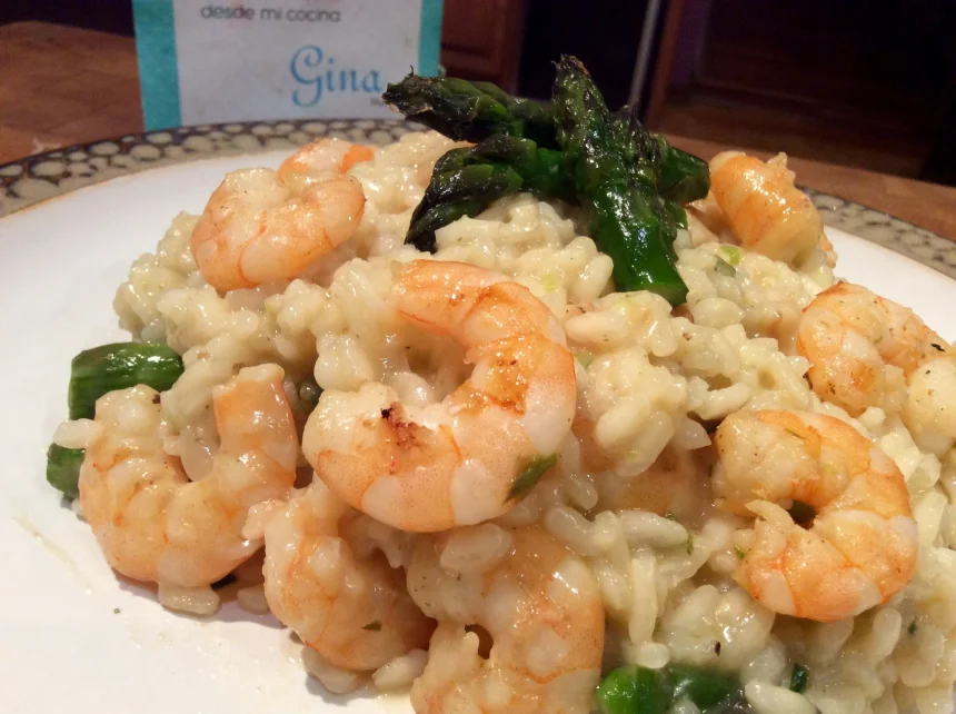 Risotto de camarones y espárragos