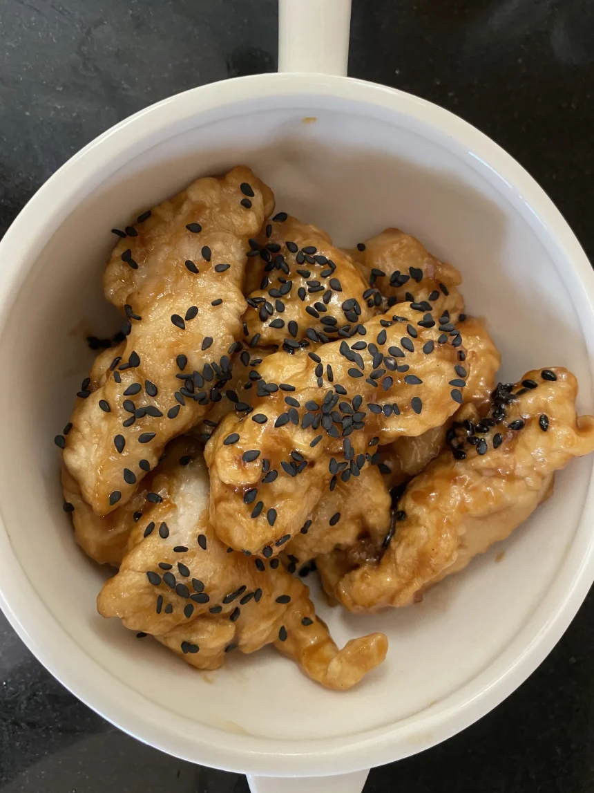 Pollo al ajonjolí