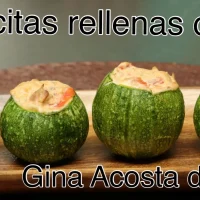 Calabacitas rellenas de atún con queso dorado