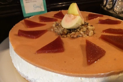 Delicioso pay de guayaba frío decorado con nuez, Receta Fria