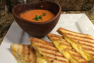 Crema de Tomate y Sandwich de Queso