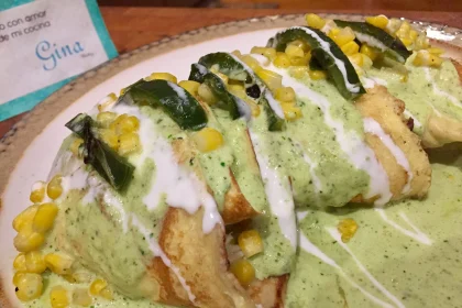 Crepas de Pollo en salsa poblana