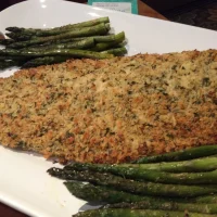 Salmón en costra de Parmesano