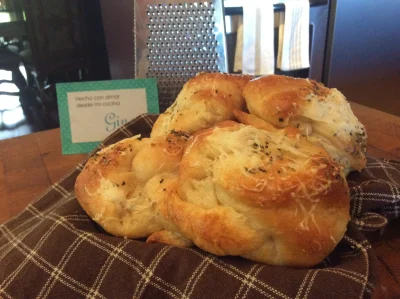 Panecillos rápidos rellenos de queso crema 2 Panecillos rápidos rellenos de queso crema