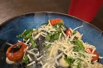 Pasta Negra con Mariscos
