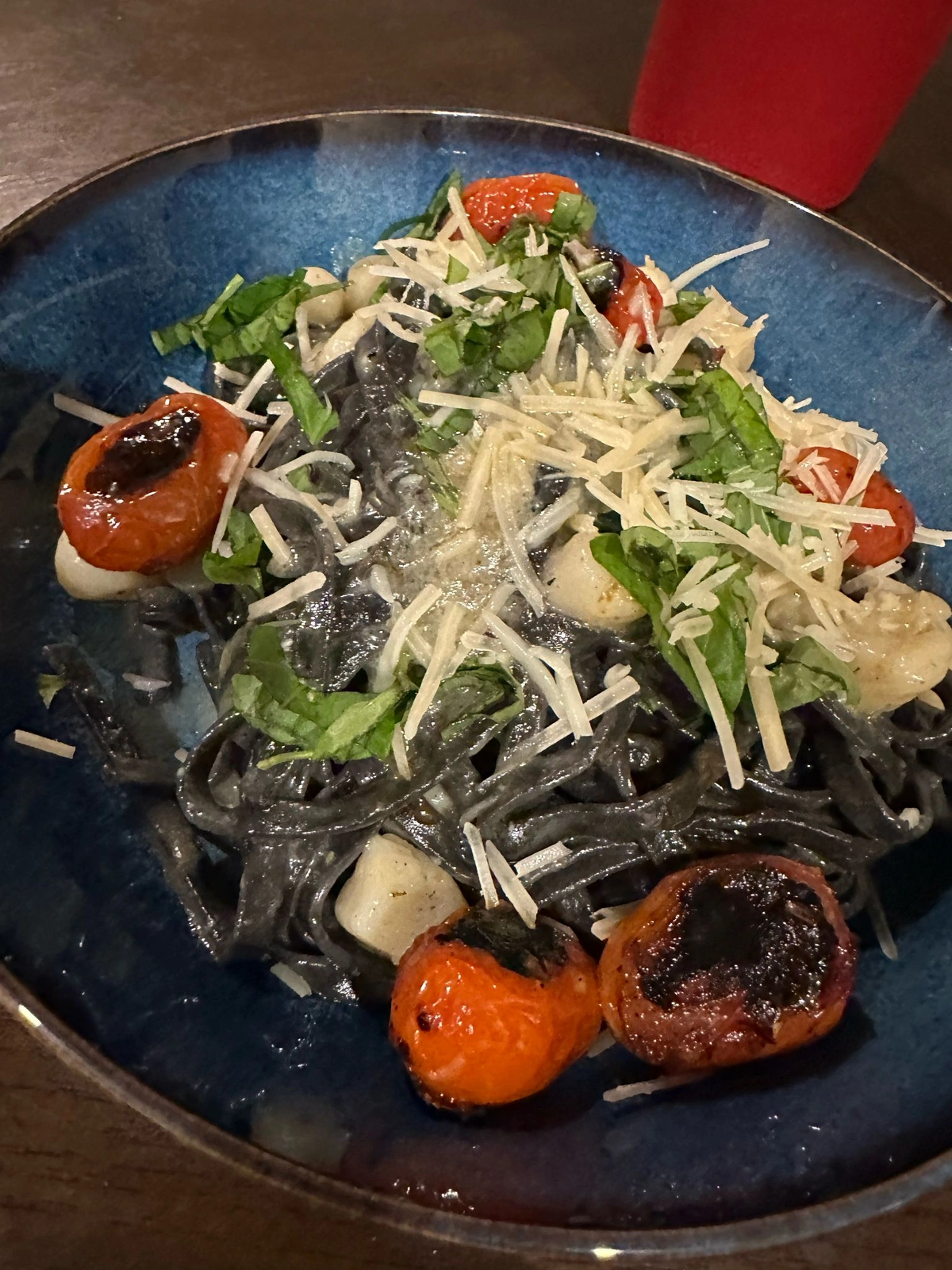 Pasta Negra con Mariscos