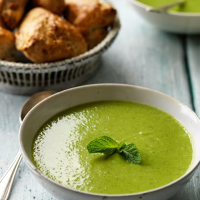 Sopa de Chícharos con Menta